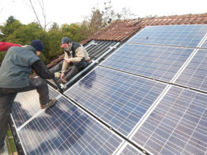 Pose de panneaux photovoltaïques